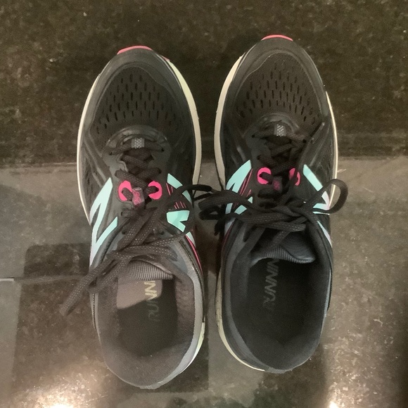 860v8 Black/Poisonberry Shoes ASYM Counter Size 9 - Picture 4 of 12